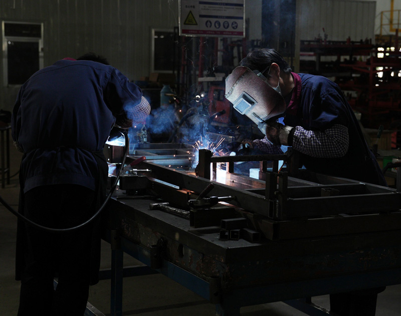 Engineering review and delivery coordination for medical equipment procurement