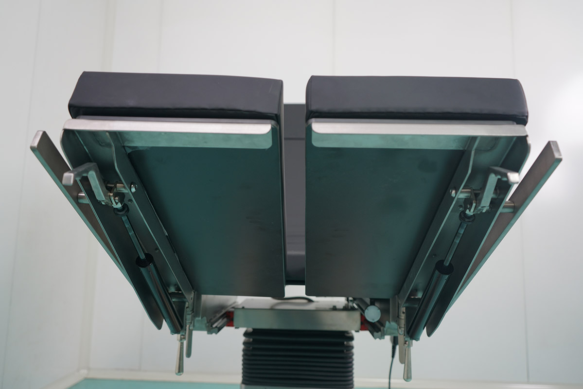 Dual Controller Electric Operating Table with High Load CapacityAccessories or details