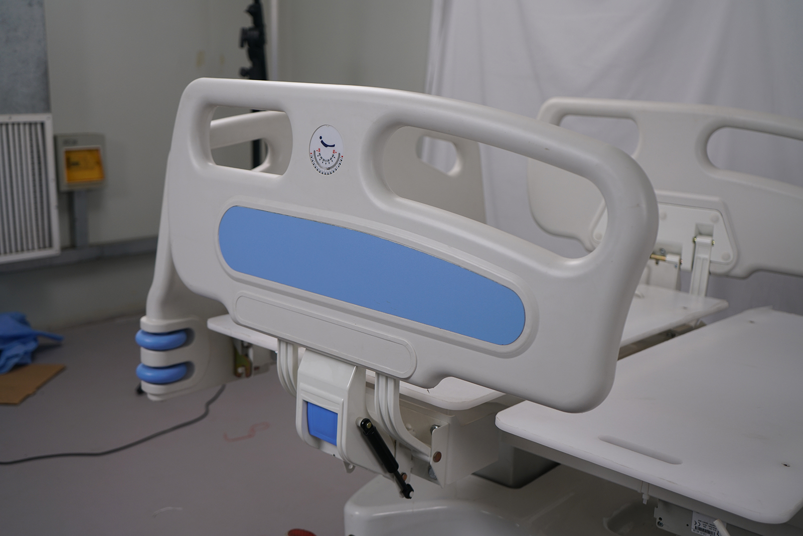 High-End Silent Electric X-Ray Compatible Hospital Bed with Convenient Mobility accessory or detail - 